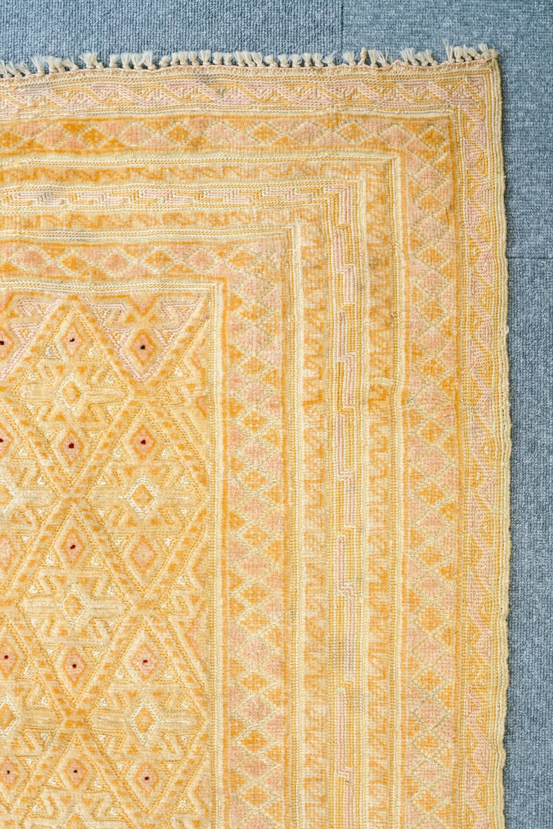 アフガニスタン マシュワニキリム 手織り絨毯 size:115㎝ × 76cm www