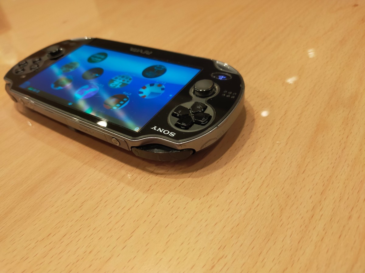 PS Vita PCH-1000 有機EL Wi-Fiモデル メモリーカード16gb付き
