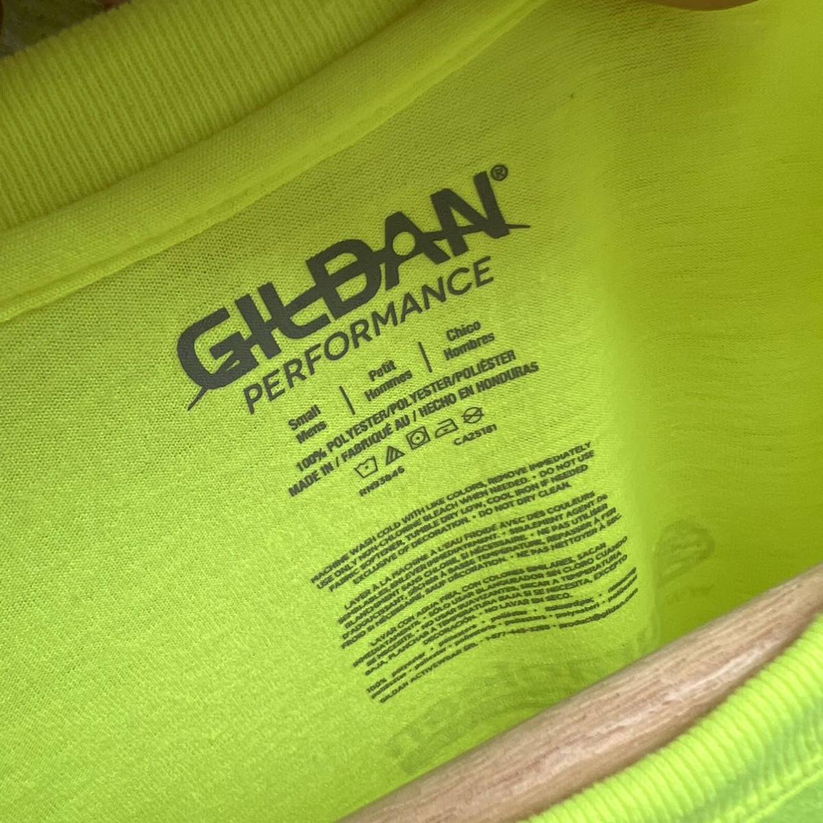 USED US古着 長袖Tシャツ カットソー ロンT 両面プリント GILDAN PERFORMANCE ギルダン 蛍光イエロー 黄色 アメリカ古着 Sサイズ_画像7