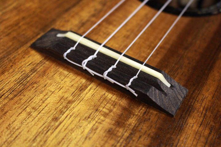 新品 KUMU Ukulele(クム) / TM74AP PU付き テナーサイズ タキシード