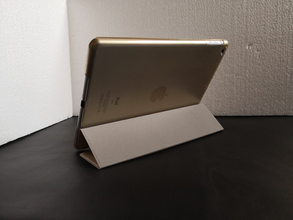 (薄型 軽量) iPad 6世代/5世代/iPad Air/Air2 共用 ゴールド レザー スマートケース スタンド機能付_画像2