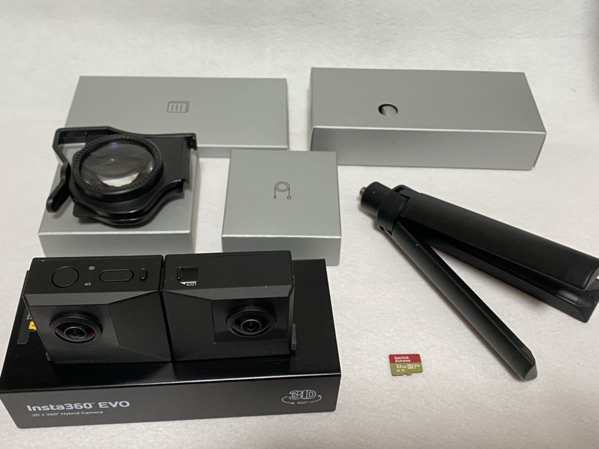 【全天球カメラ】INSTA 360 EVO/microSD 32GB付【中古、360度VR・180VR撮影変形カメラ】_付属品完備（ケーブル、ケースは未使用）