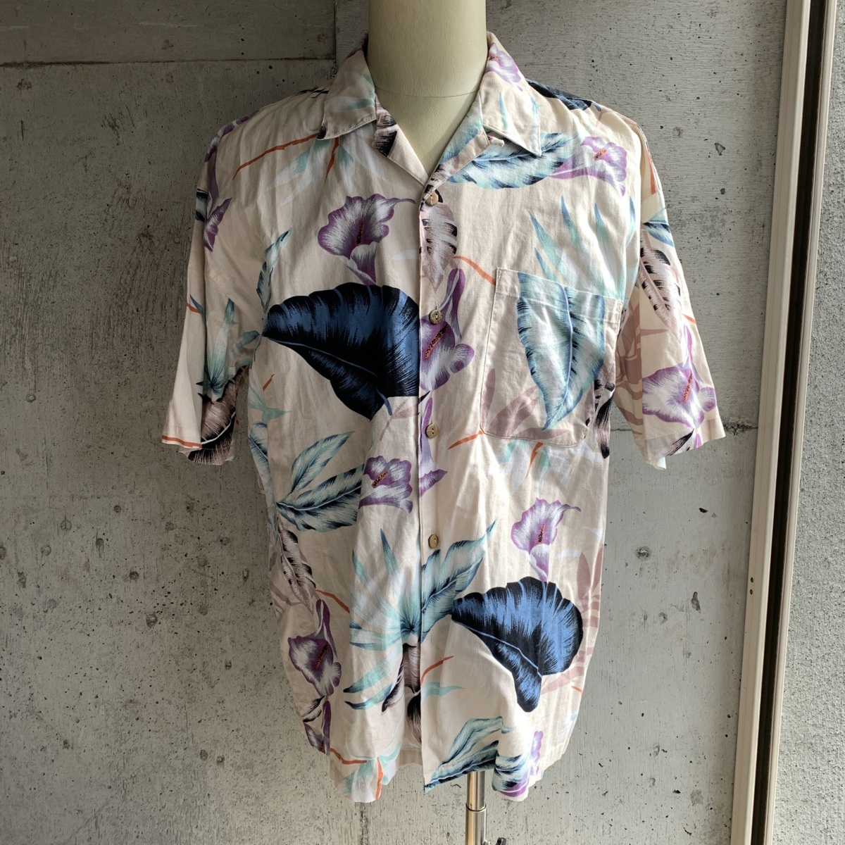 U.S Used Vintage Clothing Aloha Shirt Corsaire アメリカ古着 ビンテージ アロハシャツ コルセア F size 白系 花柄 ココナッツボタン_画像2