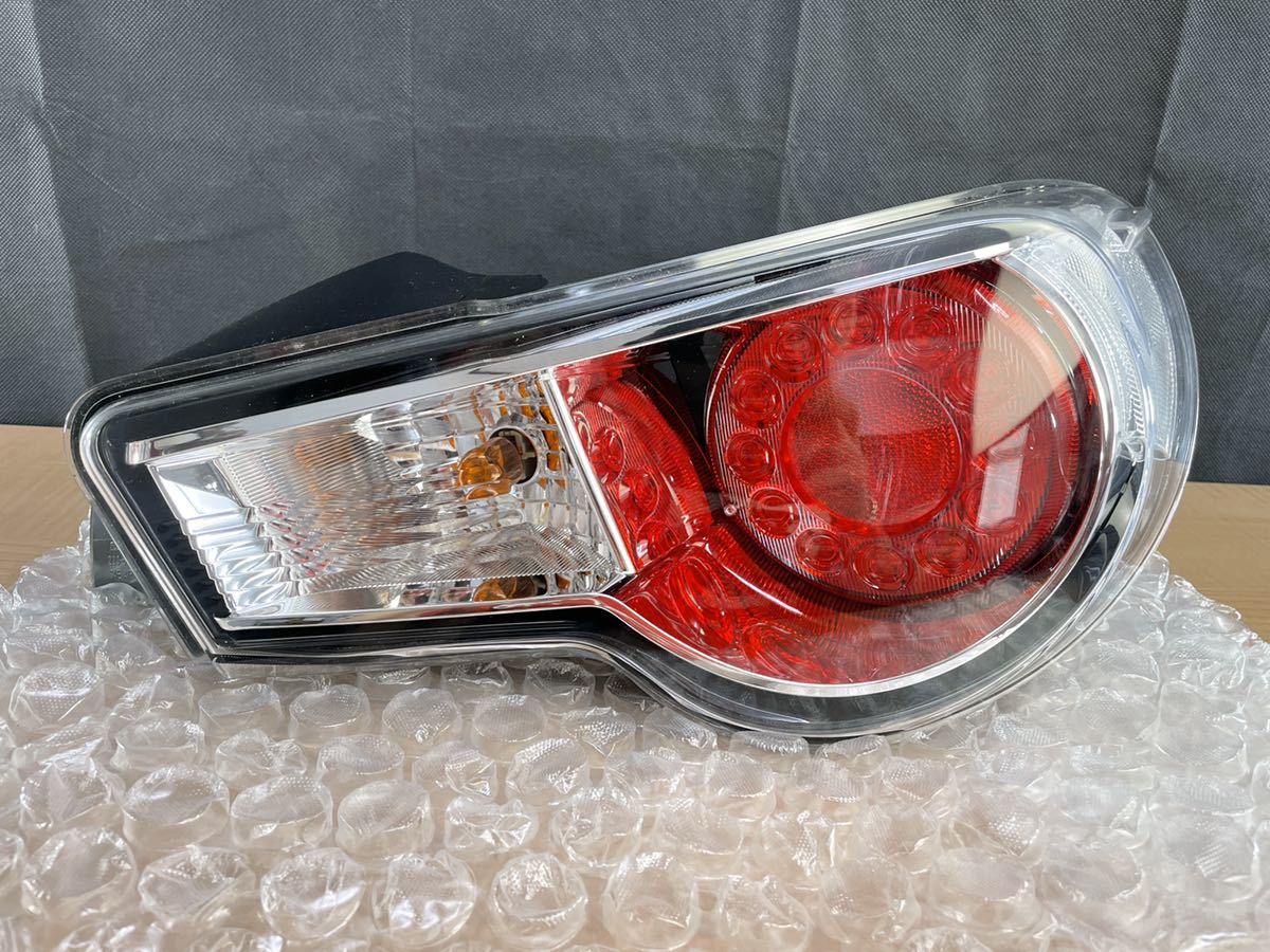 美品】ハチロク 86 BRZ 純正テールランプ フランジナット付 左右セット