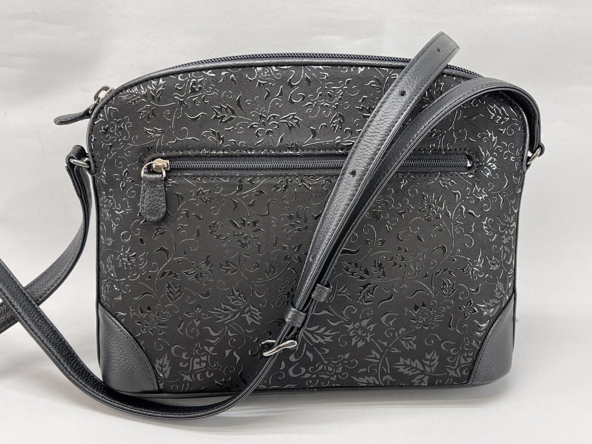 安い最新品 ヤフオク! - 印傳屋 ポシェット ショルダーバッグ 黒の鹿革
