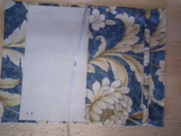 ブックカバー、Ａ５、花④、紺。_裏側です、白いのは台紙です