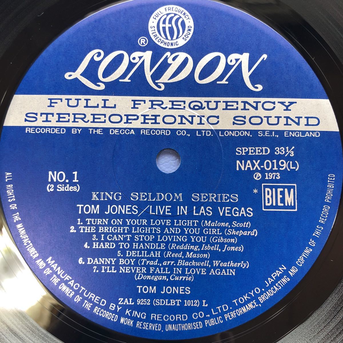 U... включено LP Tom Jones ... *  ... ... *  ... *  ... Vegas  ... пиджак   пластинка  5 шт.   вышеуказанное   выигрыш лота  ... доставка бесплатно 