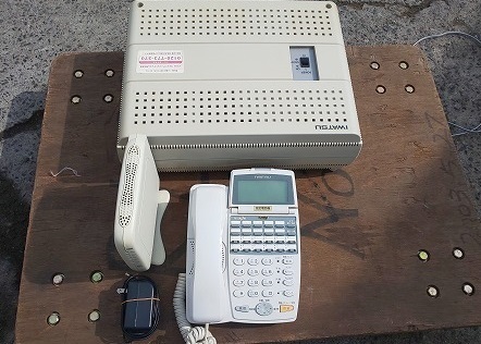 ◆岩崎ビジネスフォン　主装置WX-512ME　電話機WX-12KTX　電話機+主装置+ADSLのセット　【J0220】