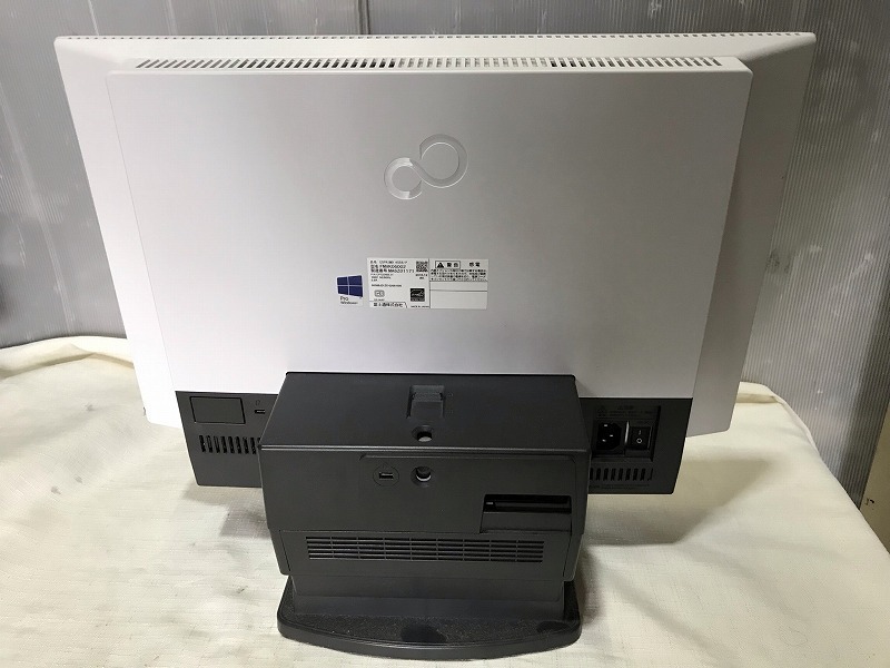 上質で快適 ☆【FUJITSU】省スペース一体型PC Esprimo K556/P i3-6100T