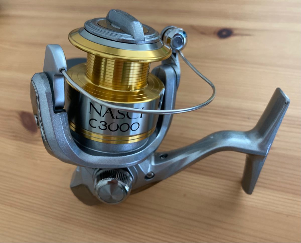 美品 シマノ 10ナスキー3000 スプールは07ナスキー3000 SHIMANO 美品 シマノ 10ナスキー3000 スプールは07ナスキー3000 SHIMANO