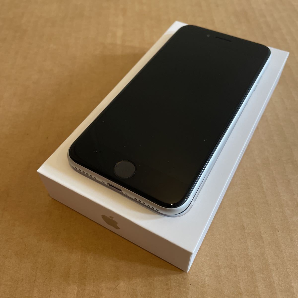 ピンク・ブルー バッテリー残量100 iPhone SE 第2世代 64GB ブラック 