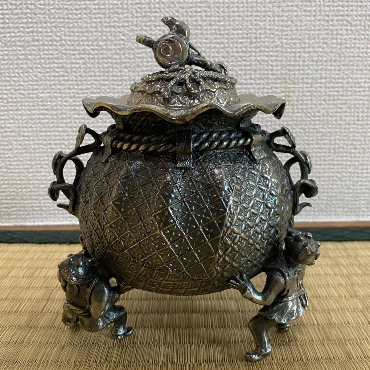 蝋型鋳物原型師 須賀月芳 作 銀製鼠小槌摘霊芝耳唐子三脚宝袋 蝋型鋳物原型師 須賀月芳 作 銀製鼠小槌摘霊芝耳唐子三脚宝袋
