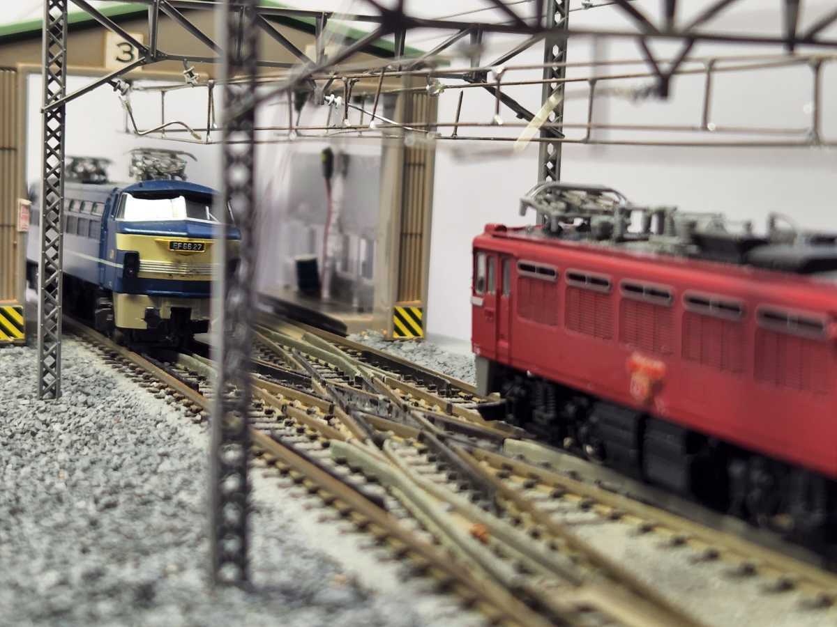 Nゲージジオラマ 複線両渡りクロスポイントの有る電車庫展示台 Nゲージジオラマ 複線両渡りクロスポイントの有る電車庫展示台