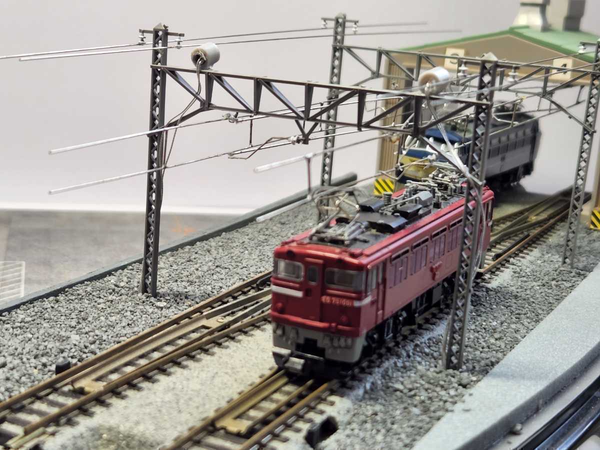 Nゲージジオラマ 複線両渡りクロスポイントの有る電車庫展示台 Nゲージジオラマ 複線両渡りクロスポイントの有る電車庫展示台