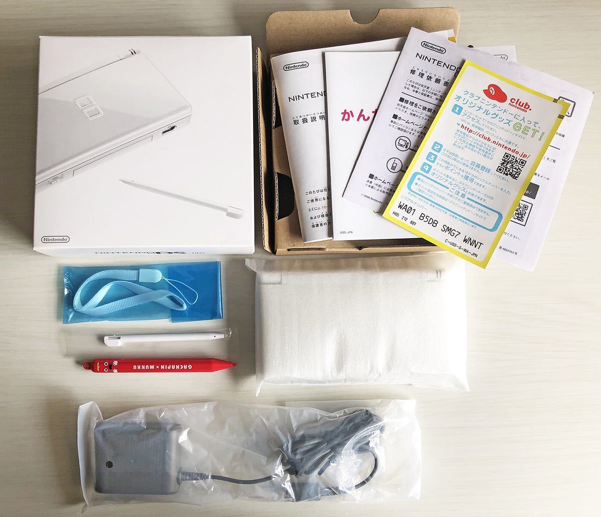 任天堂 Nintendo ニンテンドーDS Lite クリスタルホワイト 任天堂 Nintendo ニンテンドーDS Lite クリスタルホワイト