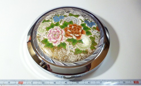 Φ.... compact mirror Θ hand-mirror 