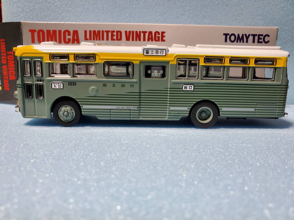 TOMICA LIMITED VINTAGE LV-23e 1/64] HINO RB10 TYPE BUS FUJI