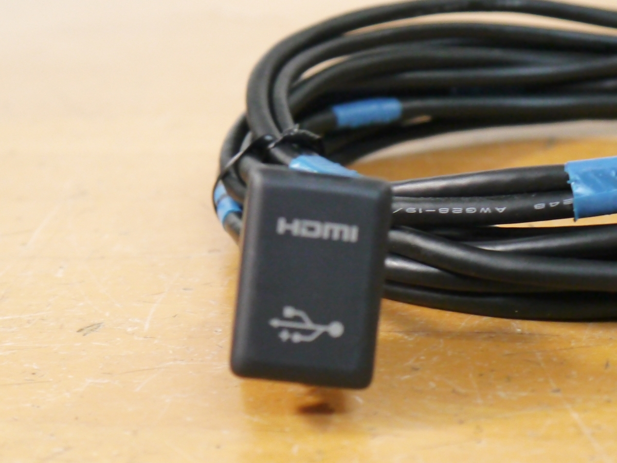 0613】 トヨタ純正 USB/HDMI 接続ケーブル 入力端子 ナビ NSZT 0613】 トヨタ純正 USB/HDMI 接続ケーブル 入力端子 ナビ NSZT