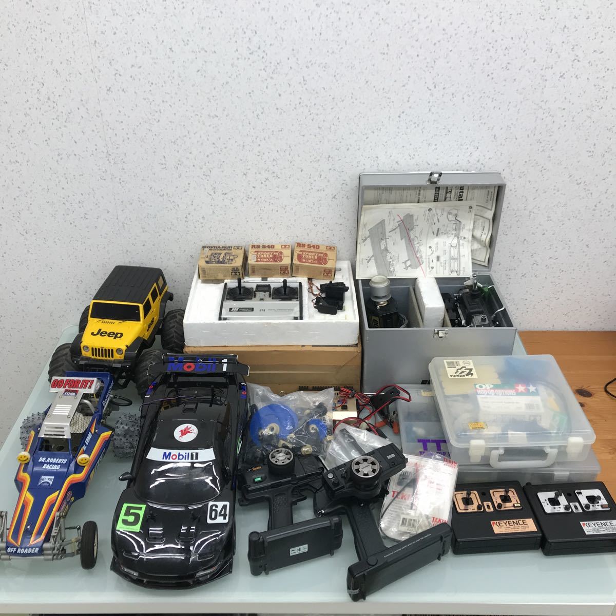 【ジャンク】ラジコン 電動 パーツ プロポ 大量セット 傷汚れ欠品破損有り 詳細不明 NSX Jeep Furuta モーター M8 140サイズ