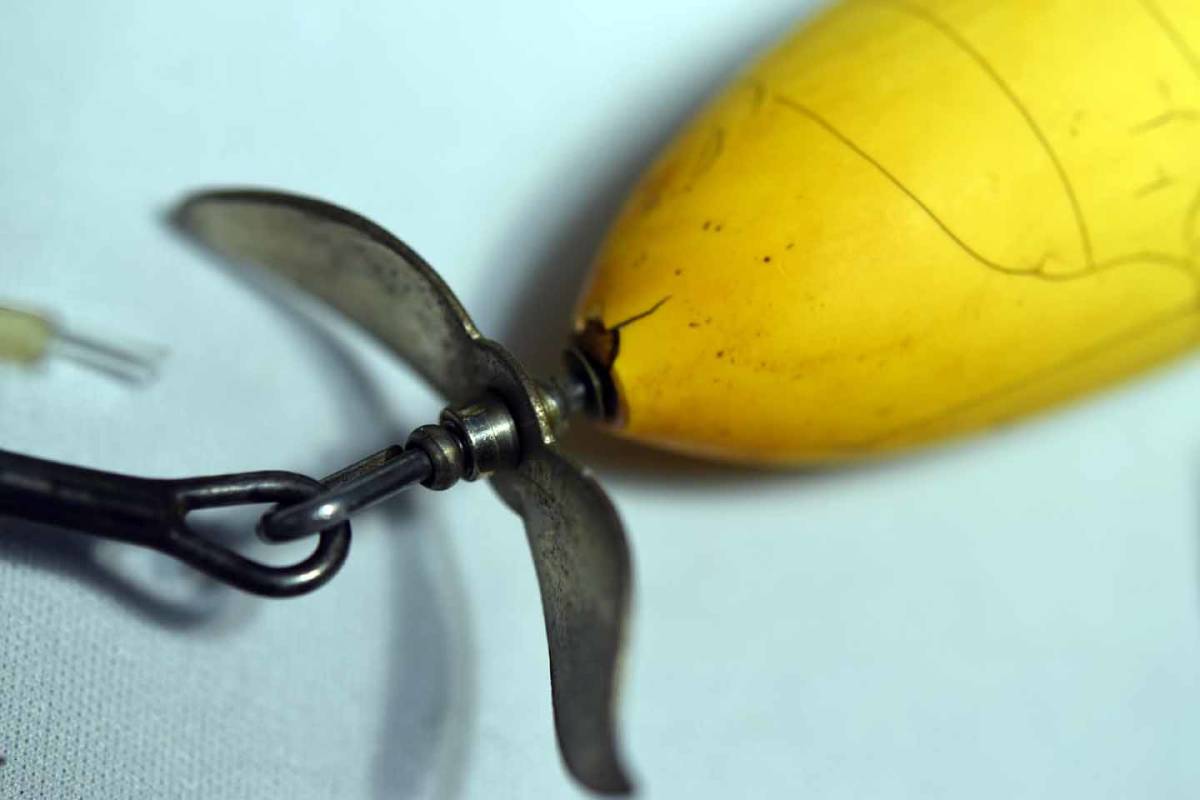 HEDDON 350 musky surfusser, c1930, toilet seat,(4050-J7P) へ HEDDON 350 musky surfusser, c1930, toilet seat,(4050-J7P) へ