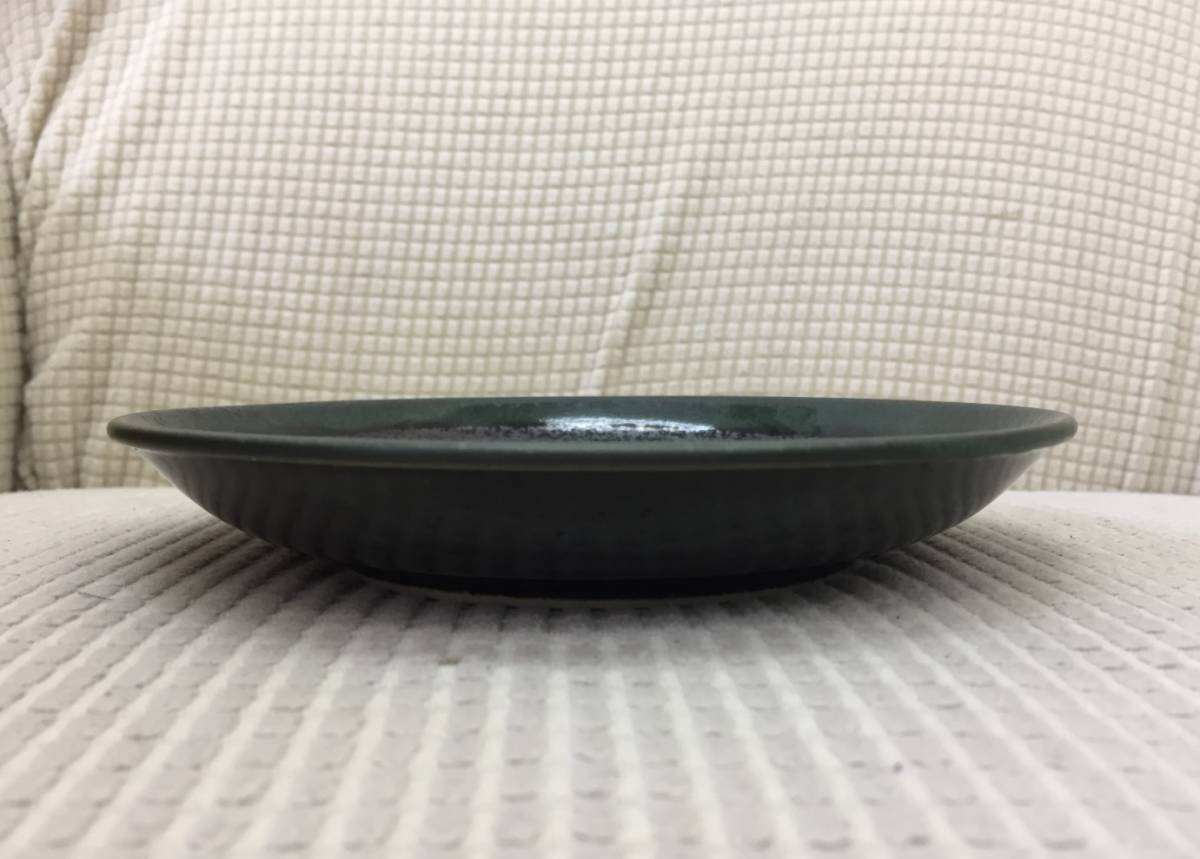 食器「皿 黒を基調とした深緑色の縁取り」 高さ：約2.5cm 円直径：約16.5cm 渋い色合い 格好良い 和風_画像3