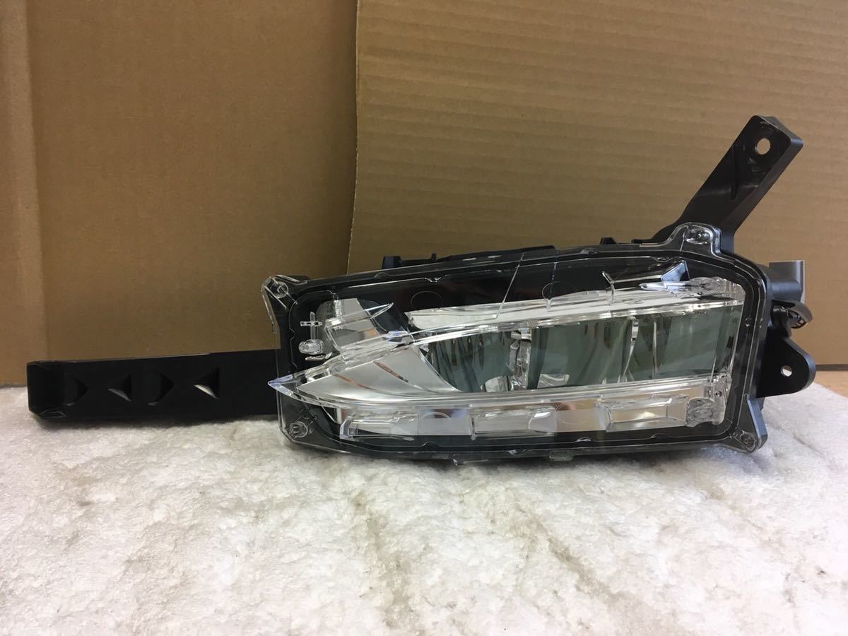 レクサス NX 10系 フォグランプ 左 LED KOITO 78-7 純正 超美品 破損 