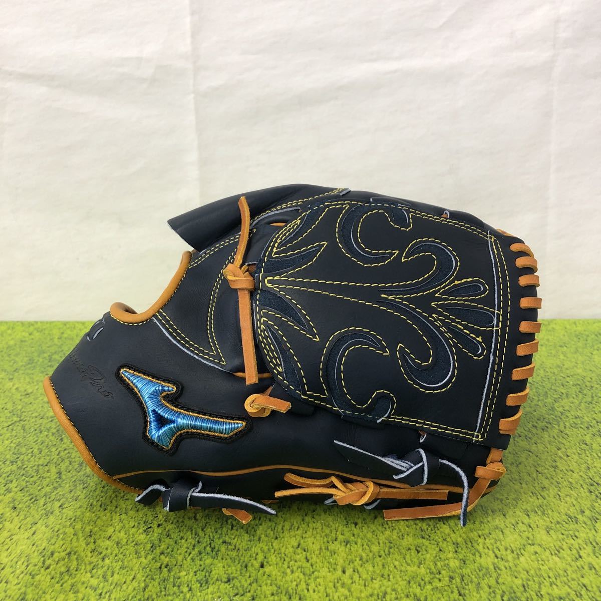 G-1322 タグ付き未使用品 ミズノ MIZUNO ミズノプロ mizunopr 軟式 1AJGR98401 菅野型 投手用 グラブ グローブ 野球 _画像2