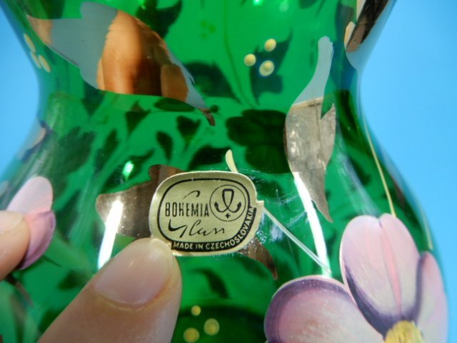 ボヘミアガラス　花瓶　緑地にコスモス　金彩　チェコスロヴァキア製　箱付き　インテリア　花入れ　花器　W-380_画像3