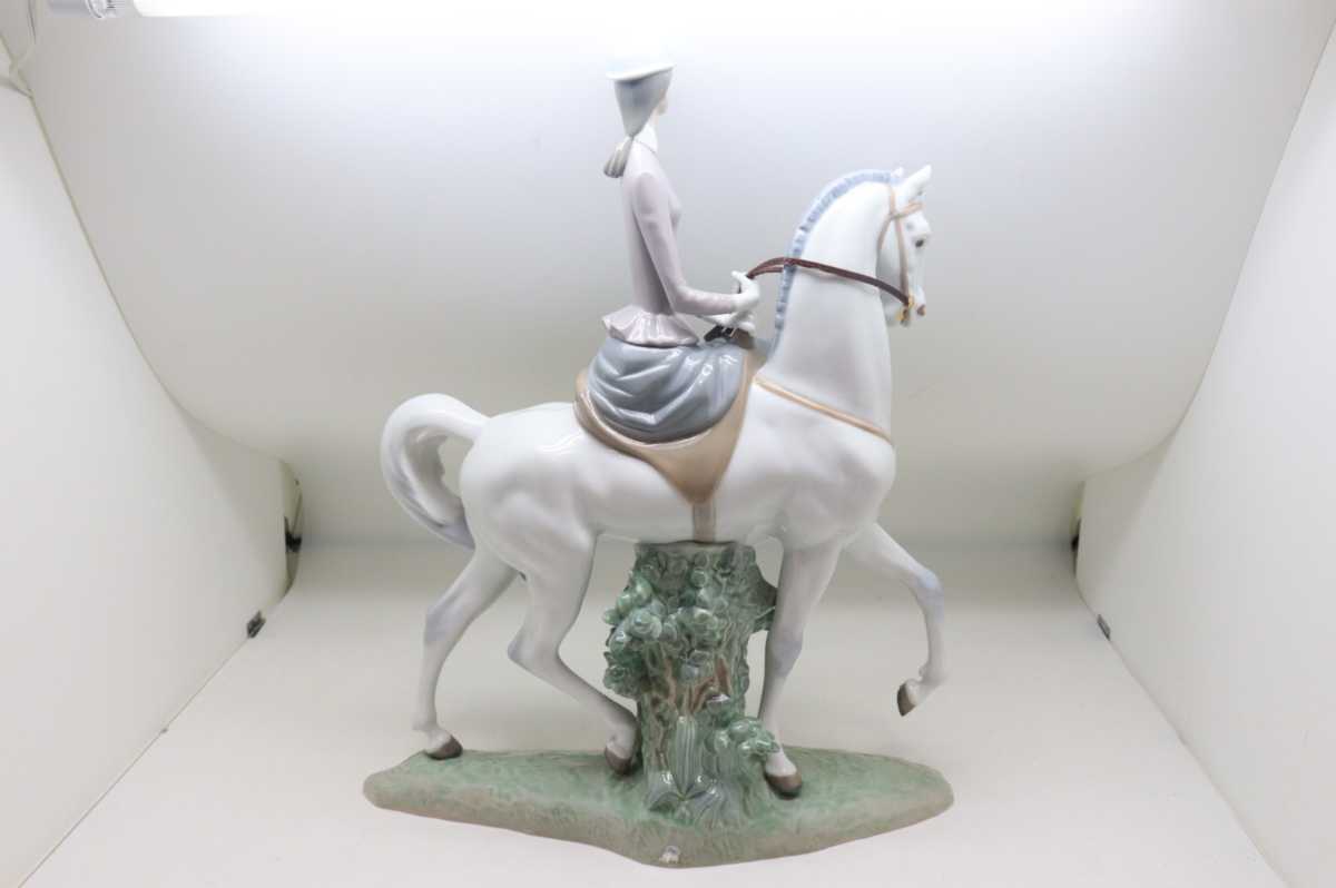 リヤドロ LLADRO 白い馬の少女 陶器人形 フィギュリン 置物 リヤドロ LLADRO 白い馬の少女 陶器人形 フィギュリン 置物