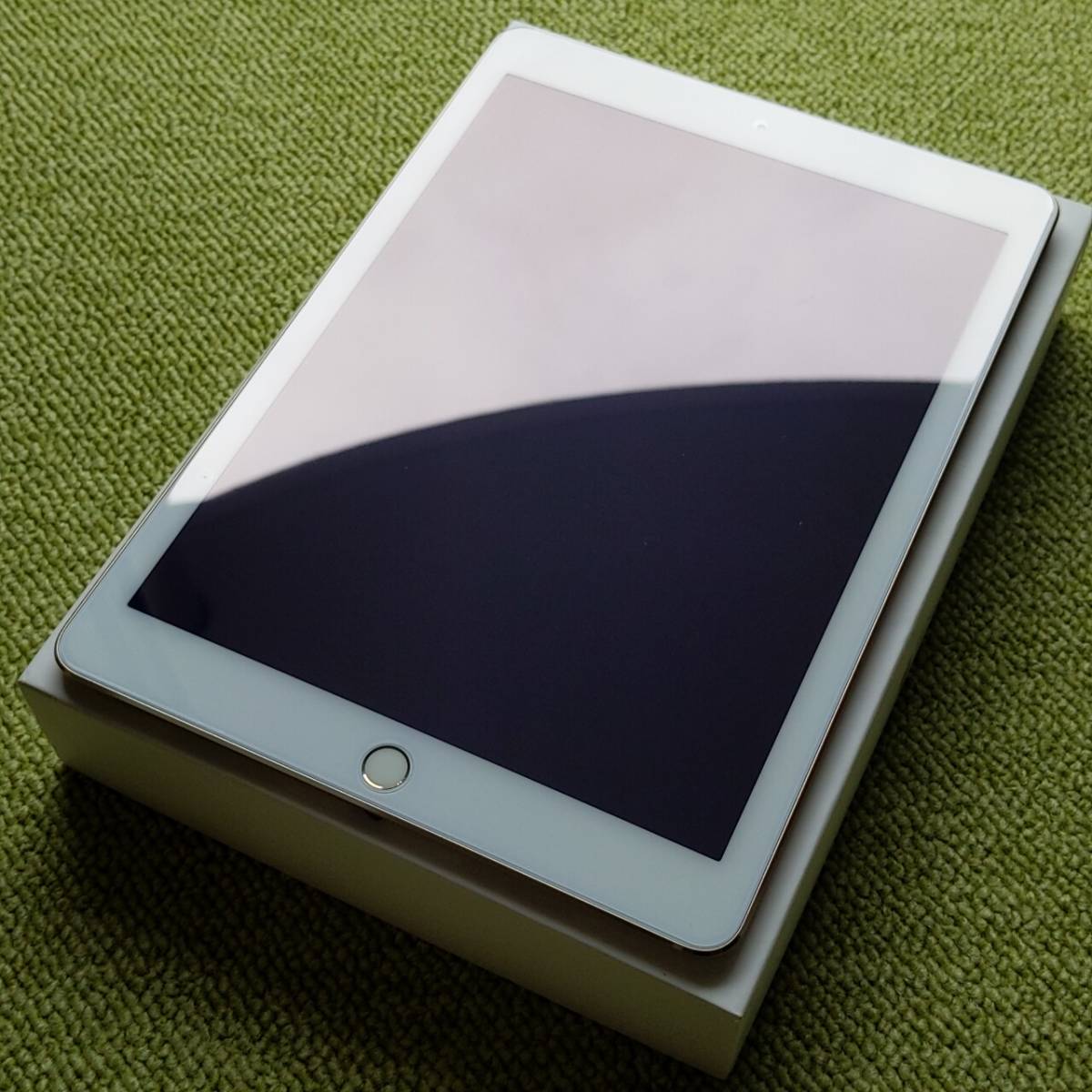美品!! iPad Pro ゴールド 9.7インチ 新品ケーブル付きスターター