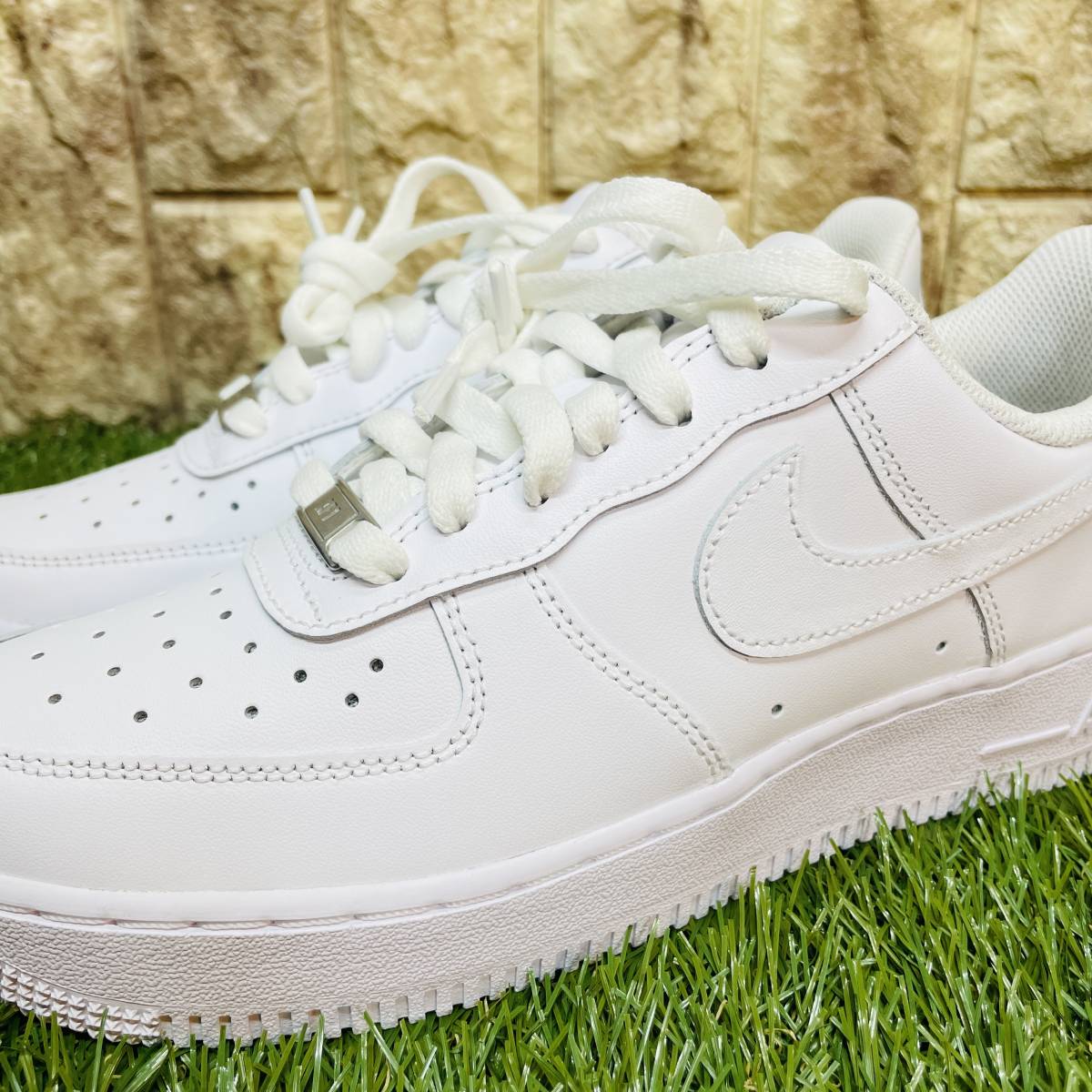 新着靴即決 ナイキ W エアフォース1 07 オールホワイト 白 NIKE WMNS AIR