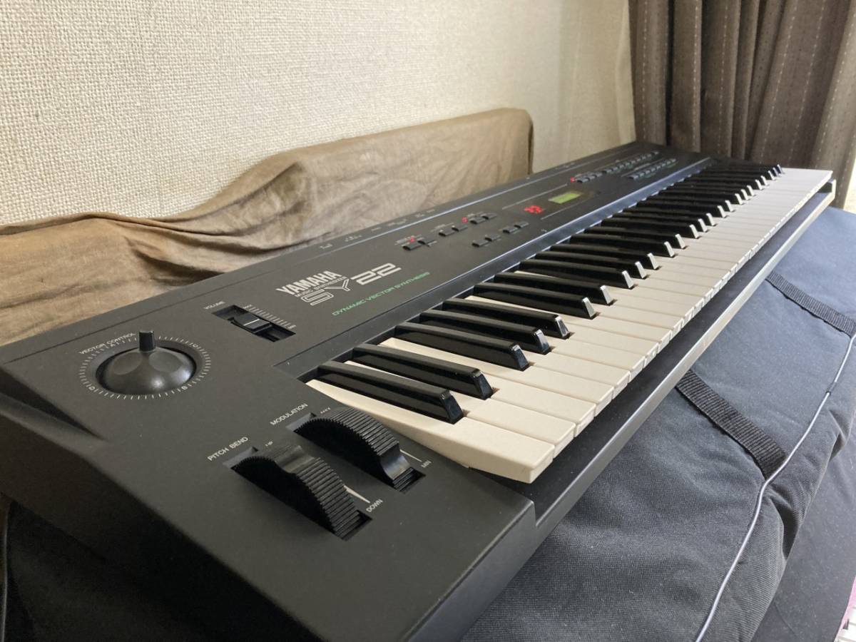 送料込即決★YAMAHA SY22★PCM/FM音源ハイブリッド・ベクターシンセサイザー★1990年ヤマハ日本製★電源付き