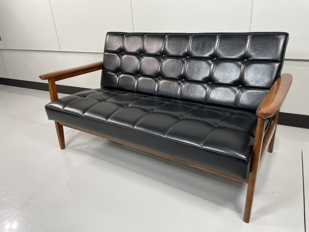 展示品 極美品 カリモク60 karimoku W36153BW Kチェア 2シーター 展示品 極美品 カリモク60 karimoku W36153BW Kチェア 2シーター