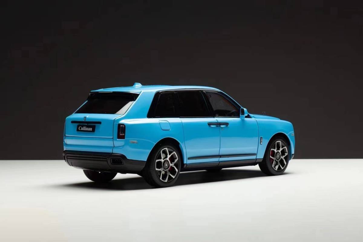 1:18 Rolls-Royce Cullinan ロールスロイス カリナン 青い | charcas