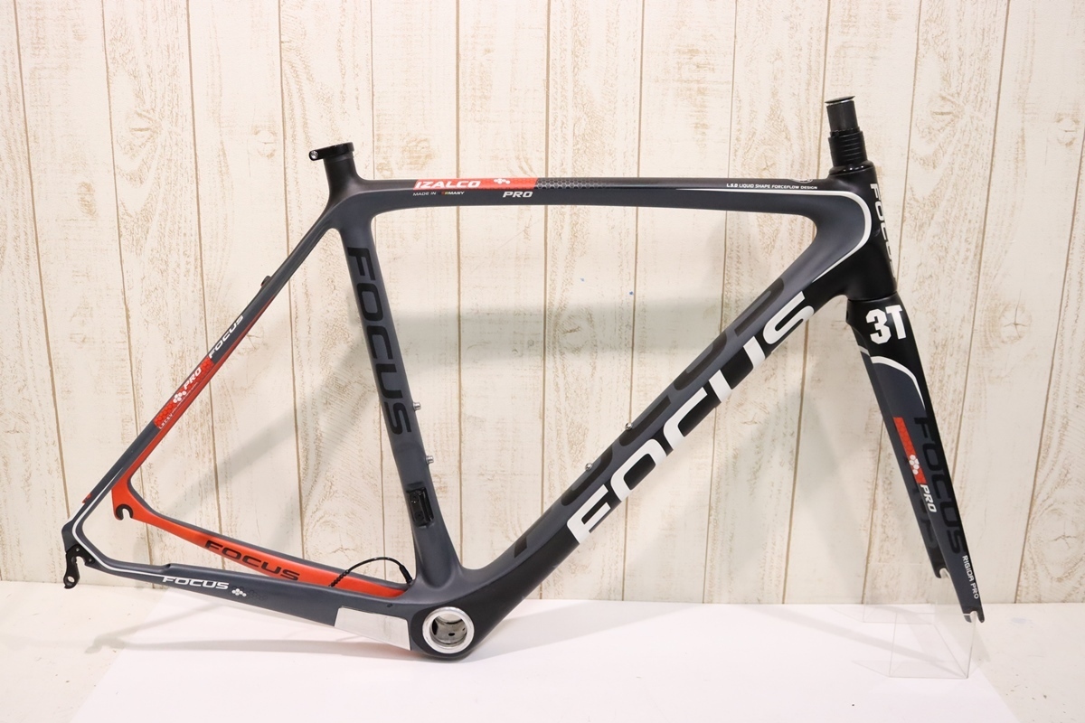 新品】 3T フル カーボンフォーク FOCUS テーパーコラム 1-1/8 新品】 3T フル カーボンフォーク FOCUS テーパーコラム 1-1/8