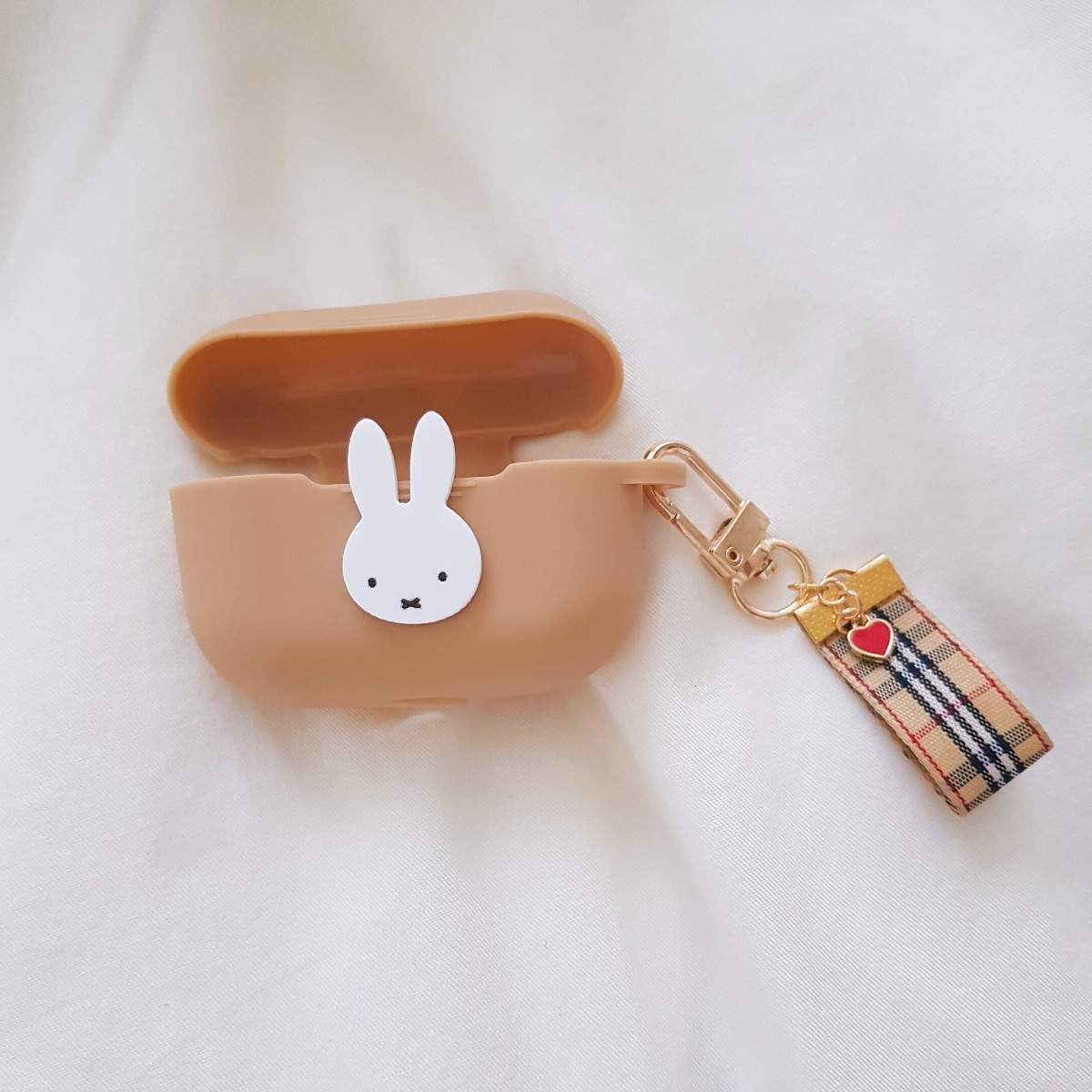 Paypayフリマ Airpods Pro ケース エアーポッズプロ カバー ミッフィ キーホルダー 韓国 ケースカバー Airpodspro Paypayフリマ Airpods Pro ケース エアーポッズプロ カバー ミッフィ キーホルダー 韓国 ケースカバー Airpodspro