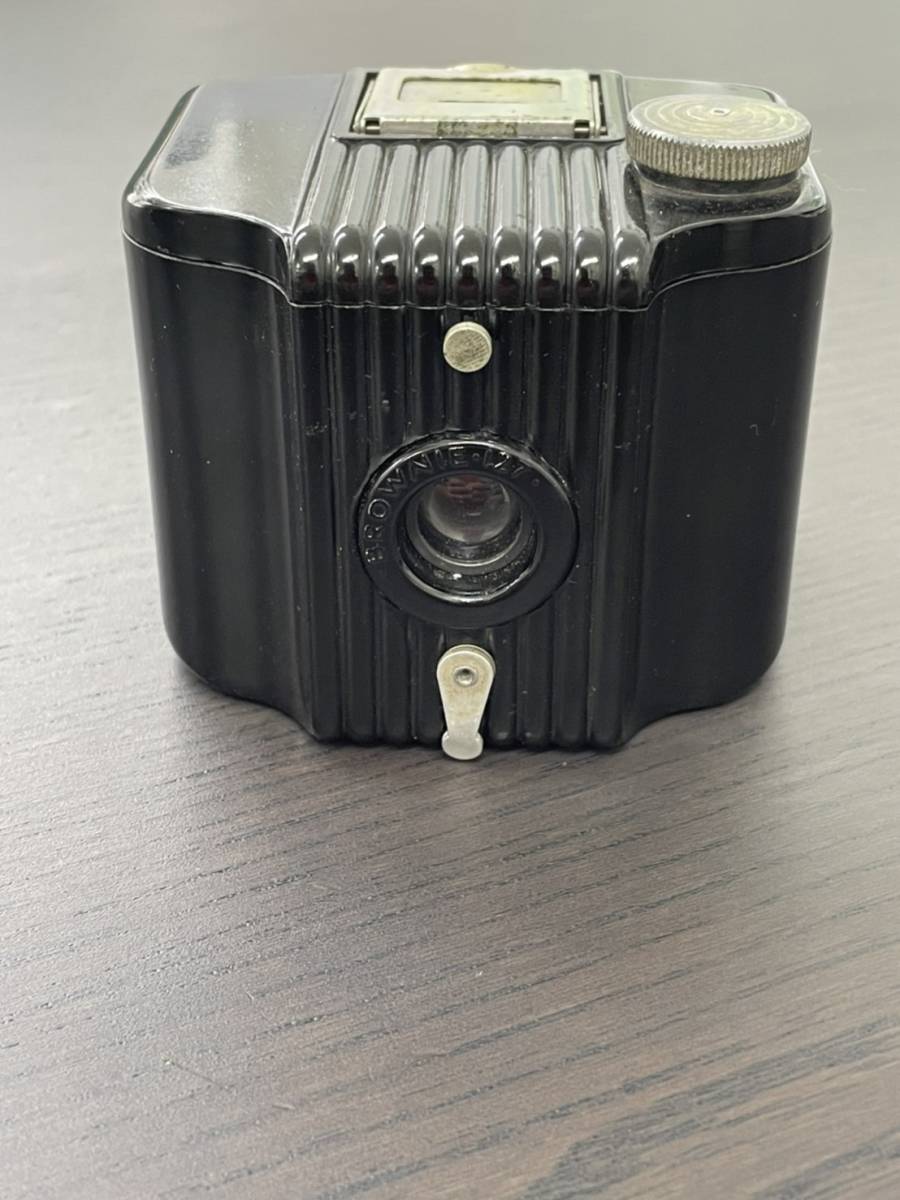 現状品 1930年代 米国製 ベークライトビンテージカメラ コダック ベビーブローニー１２７ 純正革ケース付 コレクション向け 動作未確認_画像2