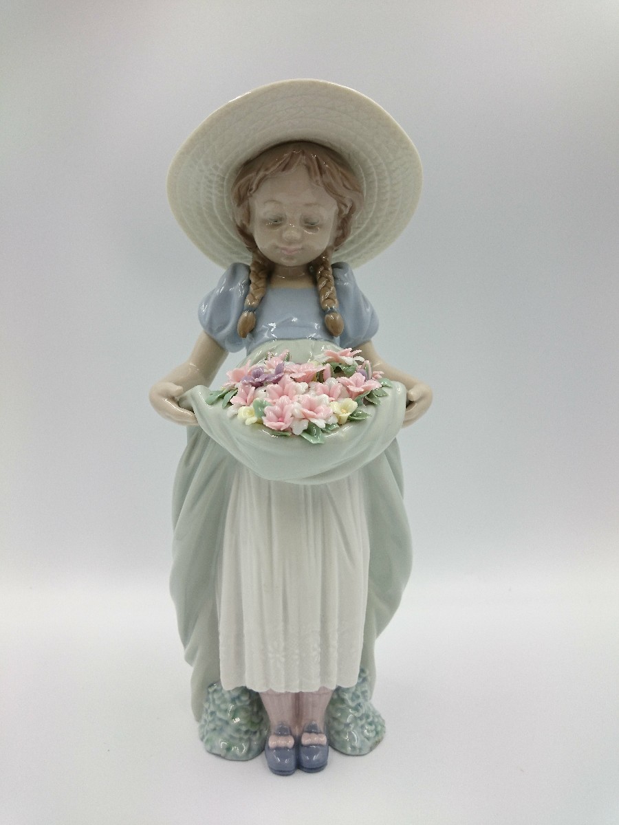 Lladro◇リヤドロ/たくさん摘めたよ/6756/インテリア雑貨 ceratinxd.com