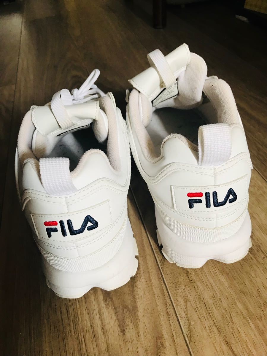 お得美品FILA スニーカー メンズ　レディース　fr2 フィラ　ランニングシューズ　靴　ホワイト