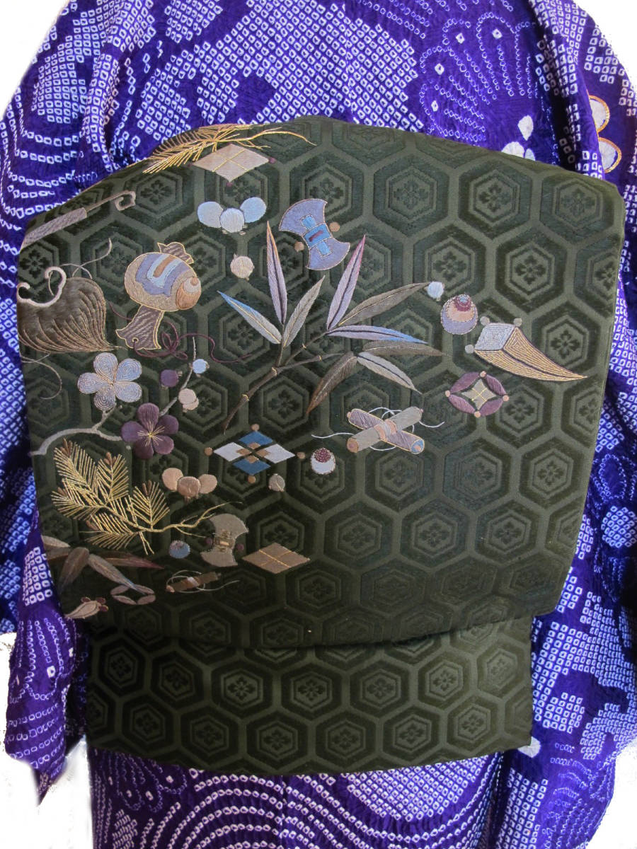 再再販! 宝尽くしに亀甲 総刺繍名古屋帯 大人アンティーク