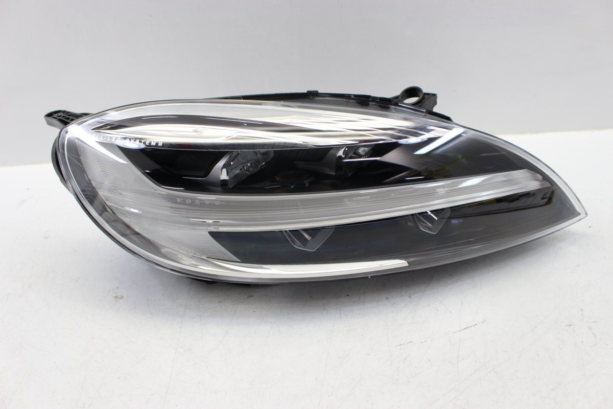  beautiful goods Volvo VOLVO V40 MB latter term head light LED right right side LED 32228482 246838