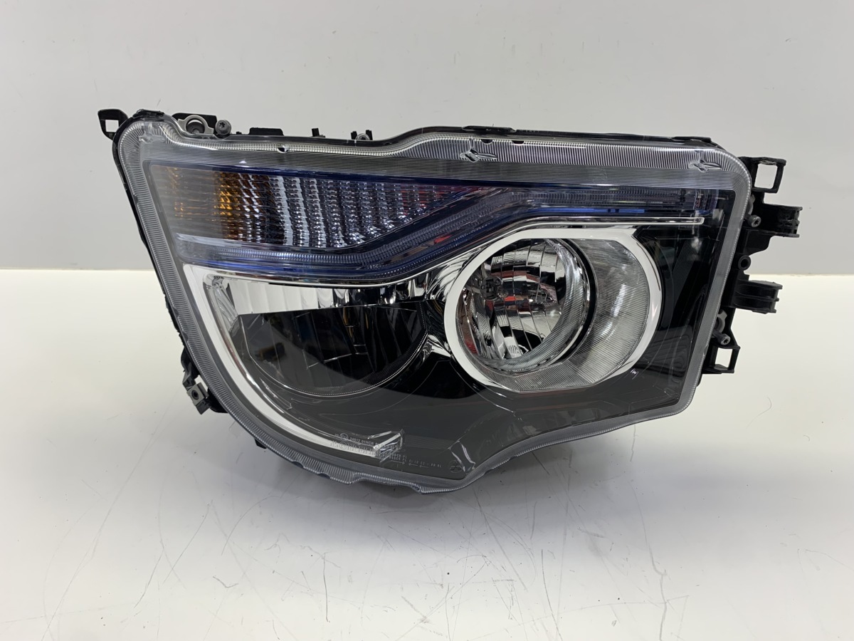 【T-ポイント5倍】 224457/I149 レンズ再生 美品 三菱 スーパーグレード ヘッドライト 右 右側 LED コイト 100-18863 A 961 61 22 820 ヘッドライト