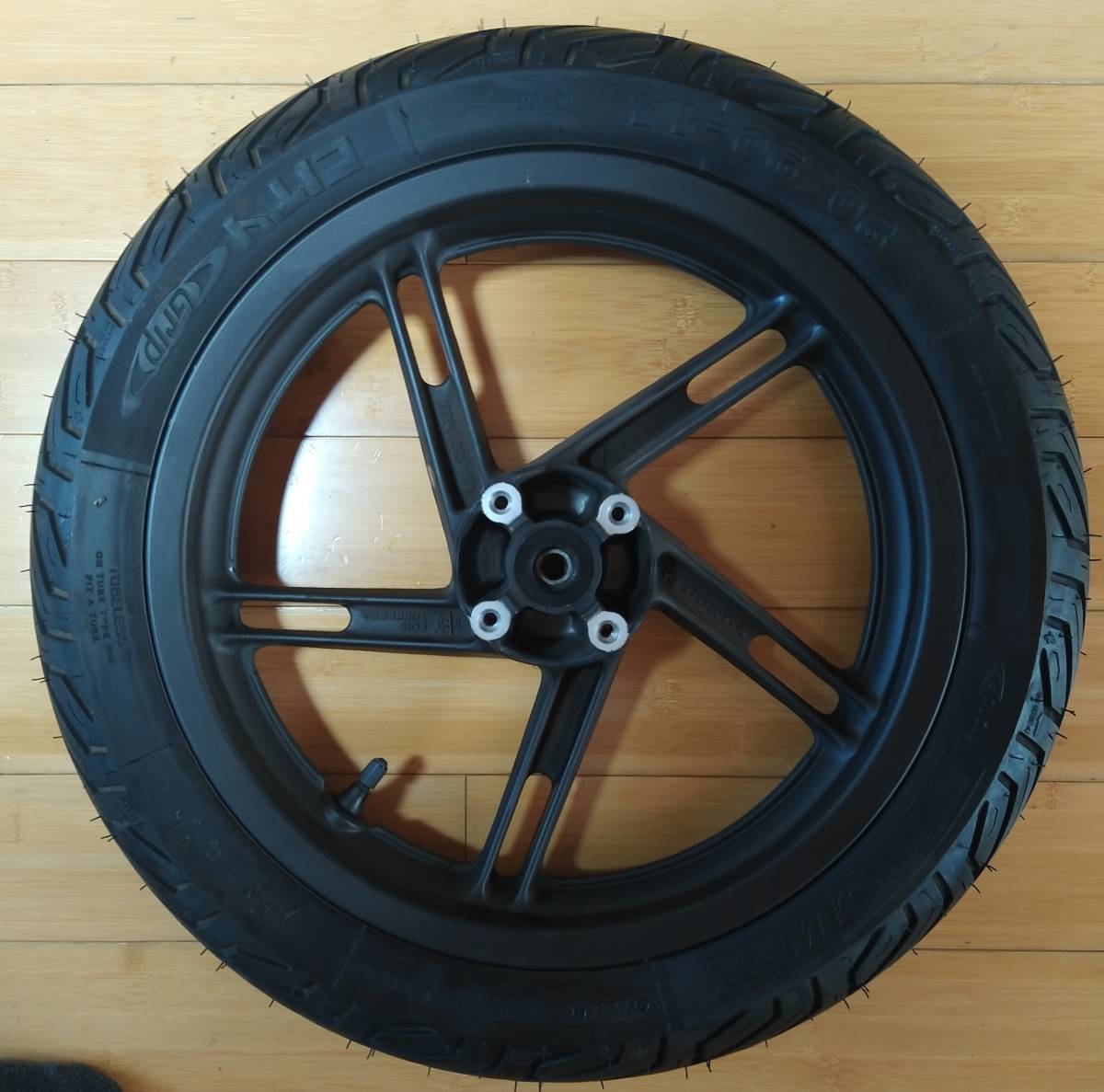 PCX前輪ホイール付きシティーグリップ90/90R14　雨の日、食付きが変わります＼(^o^)／_前輪1