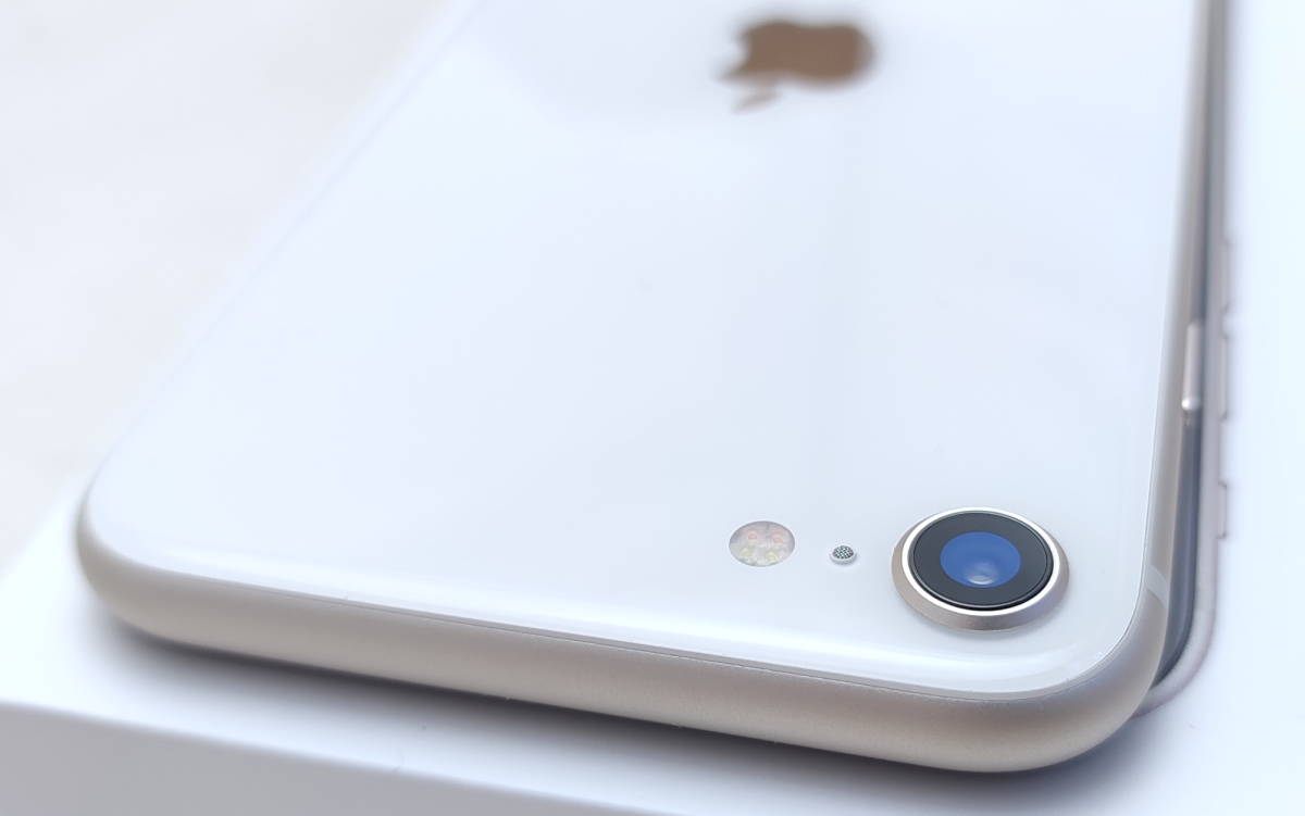 Apple - なんと！未開封 SIMフリー iPhone SE3 64GB スターライト の+