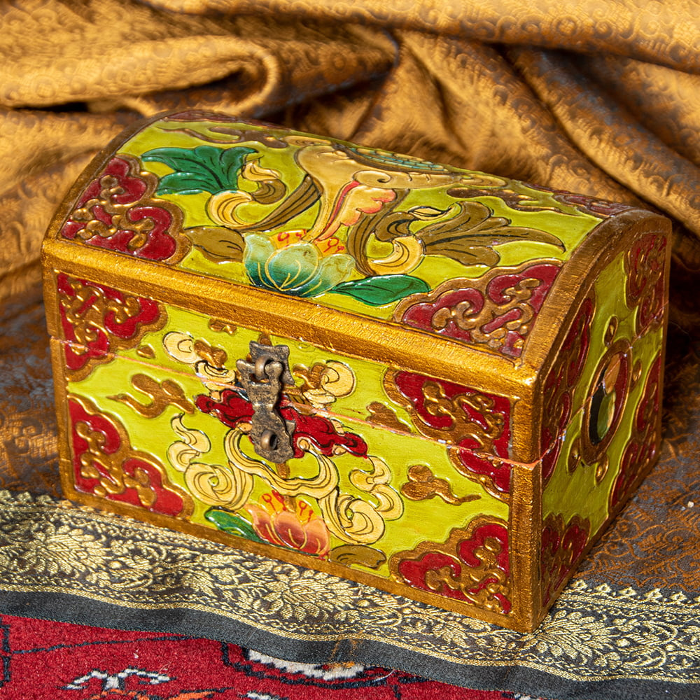 送料無料 木箱 小物入れ チベット 匠 〔一点物〕チベットの伝統小物入れ 美しい色彩と吉祥文様 宝箱型