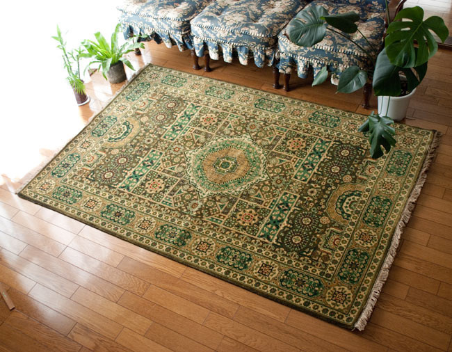 送料無料 ラグ マット 絨毯 手織り絨毯 手織りのインド絨毯(約185cm x 約128cm) 玄関マット 手編み絨毯_画像1