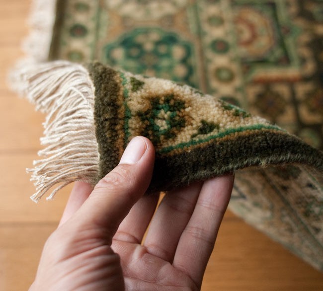 送料無料 ラグ マット 絨毯 手織り絨毯 手織りのインド絨毯(約185cm x 約128cm) 玄関マット 手編み絨毯_画像9
