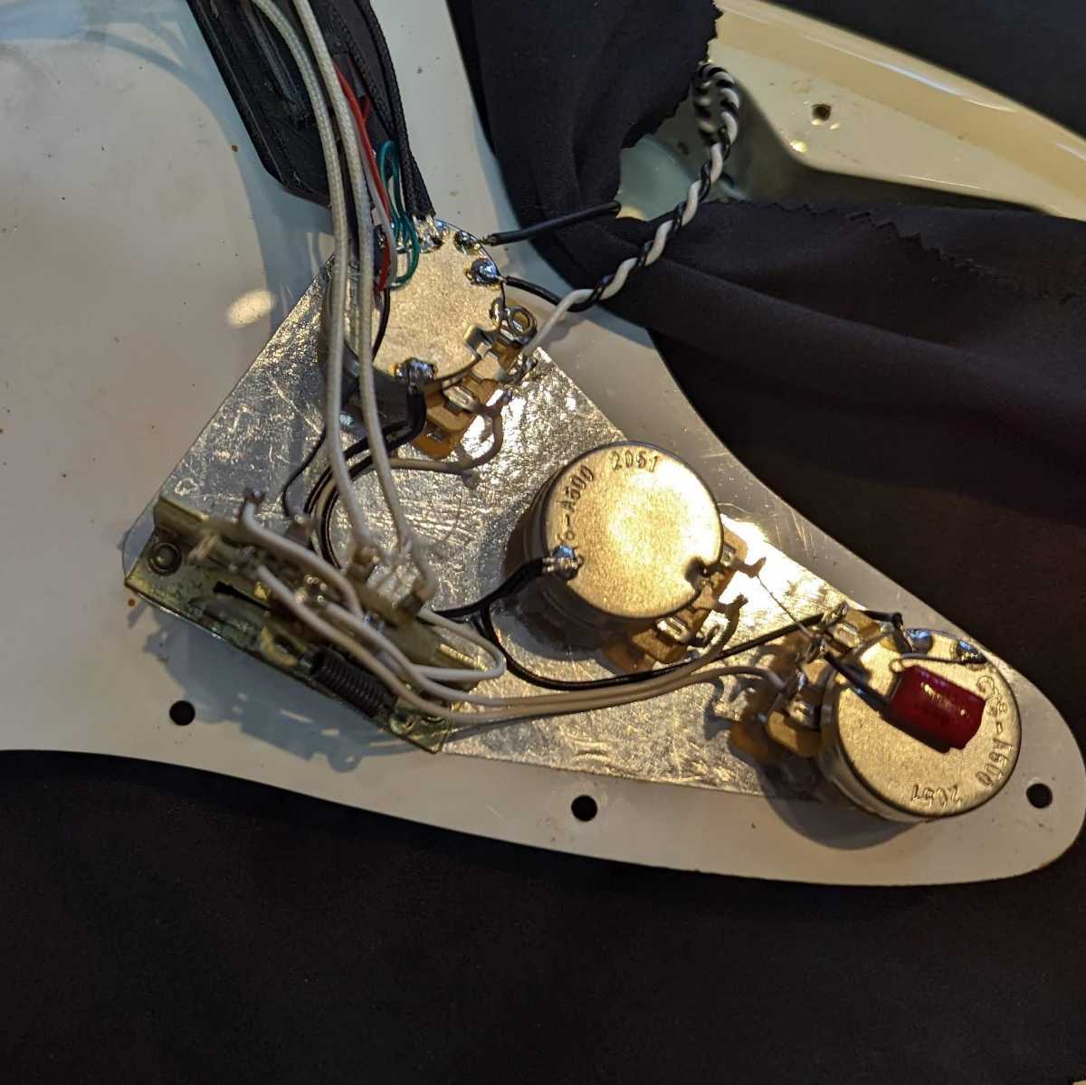 Edwards ストラト スキャロップ gilles de rais | udaytonp.com.br