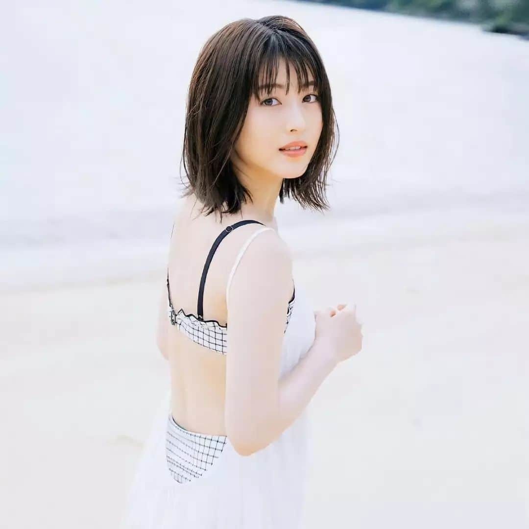 浜辺美波 写真集 『 20 ニジュウ 』 ポスカ付 帯付/美品 の商品 浜辺美波 写真集 『 20 ニジュウ 』 ポスカ付 帯付/美品 の商品