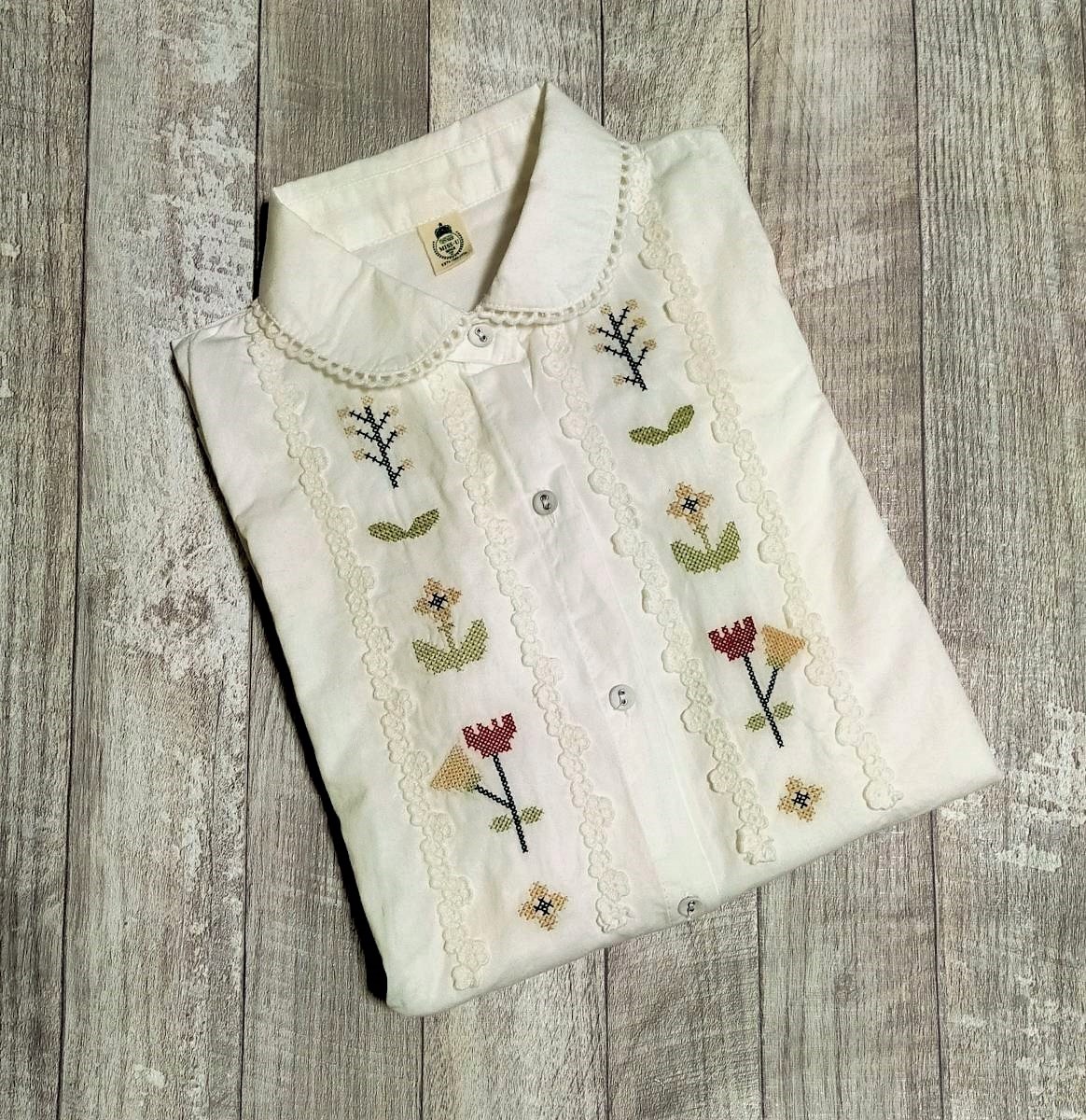 丸襟 レース 花 刺繍 シャツ 長袖 ブラウス コットン 綿 トップス　フラワー 白　かわいい_画像1